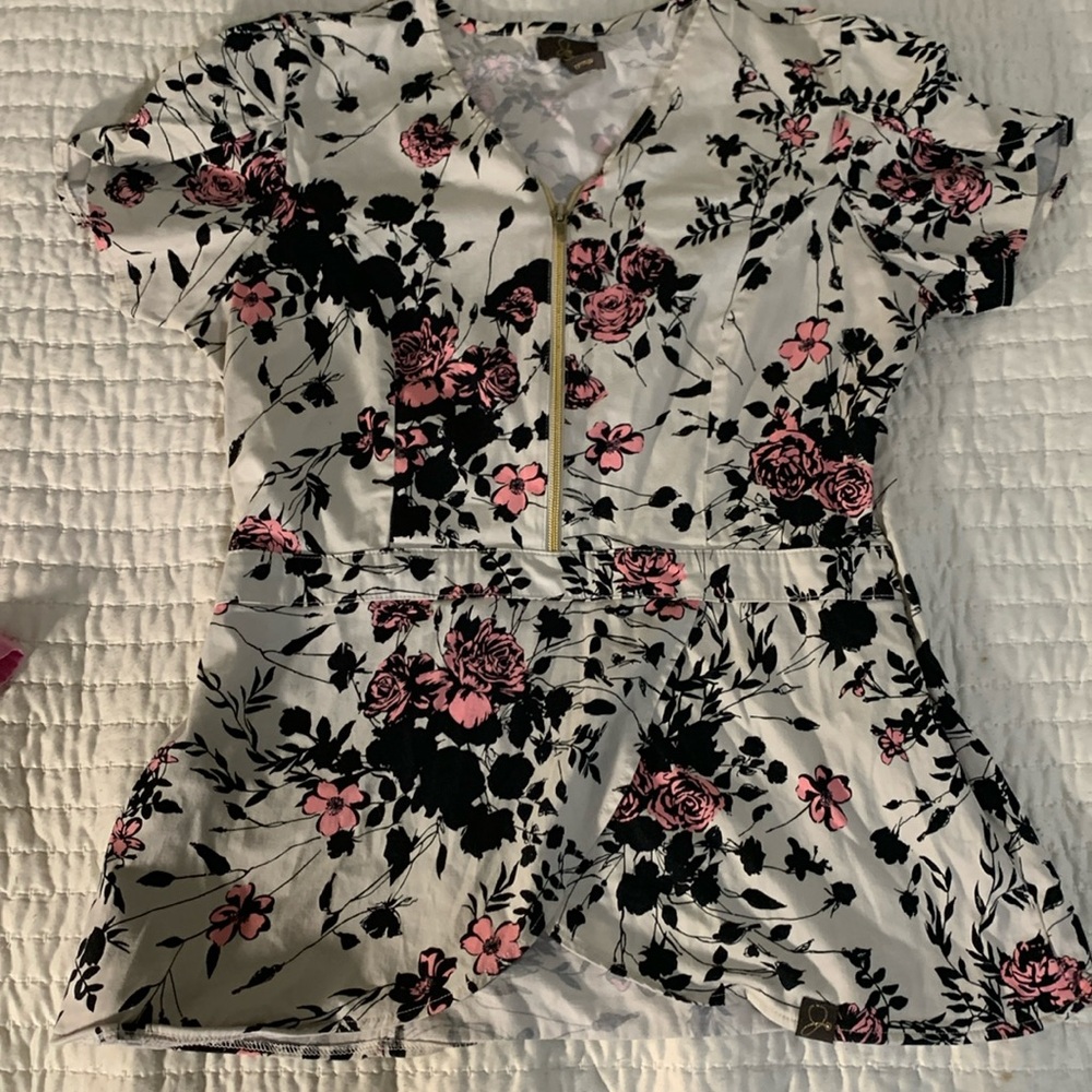 Jaanuu scrub top